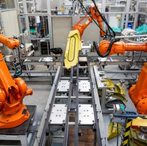 Применение промышленных роботов для автоматизации сборки